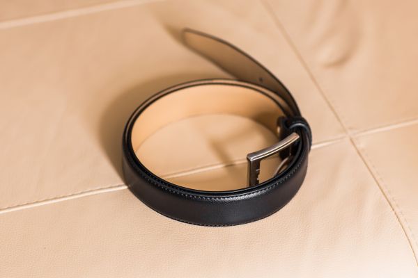 How to wear a belt with a dress