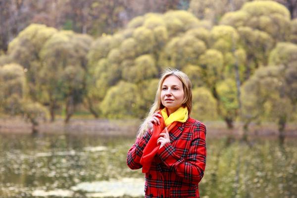 how to choose a scarf color