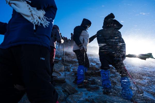 layering for cold weather hikes
